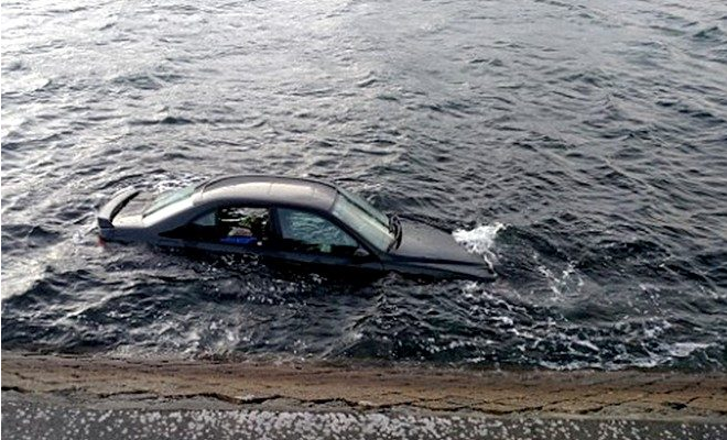 Screenshot 2023-05-12 at 19-59-28 Καλαμαριά Αυτοκίνητο έπεσε στη θάλασσα στη Νέα Κρήνη